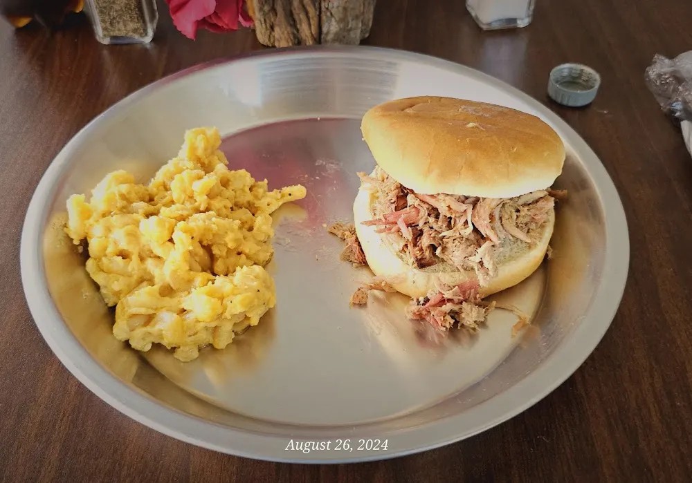 Pulled Pork Sandwich with Mac and Cheese